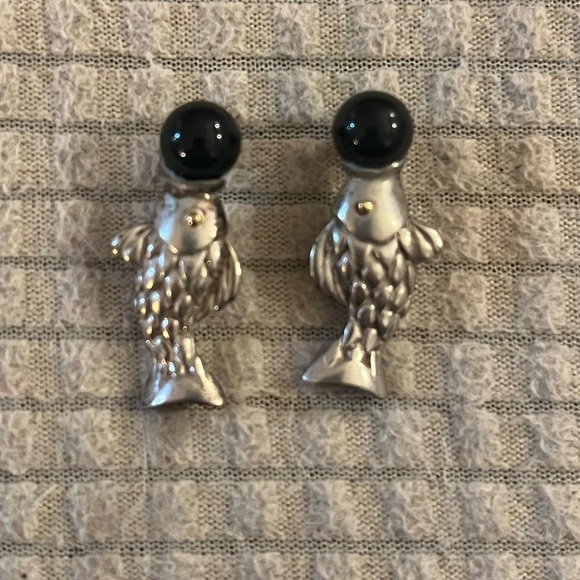 Silver fish with black bead earrings - Picture 2 of 3
